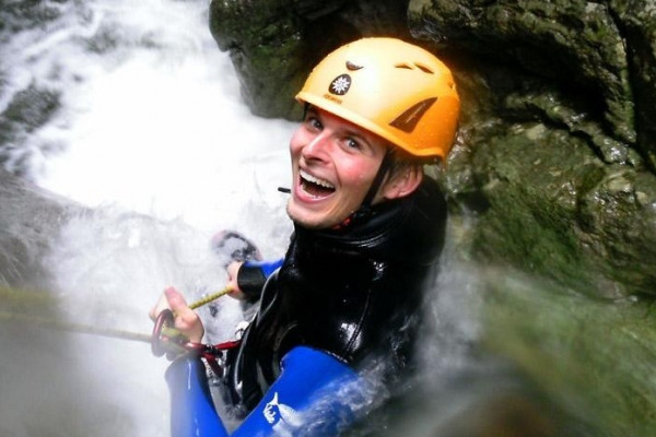 Spaß beim Canyoning im Allgäu durch die Starzlachklamm