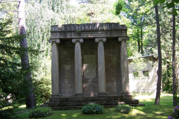 Der Leipziger Südfriedhof biete eine Fülle von kunsthandwerklichen Arbeiten.