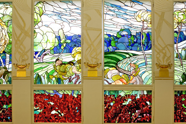 Die original Jugendstil Tiffany Glasfenster von Adolf Böhm.