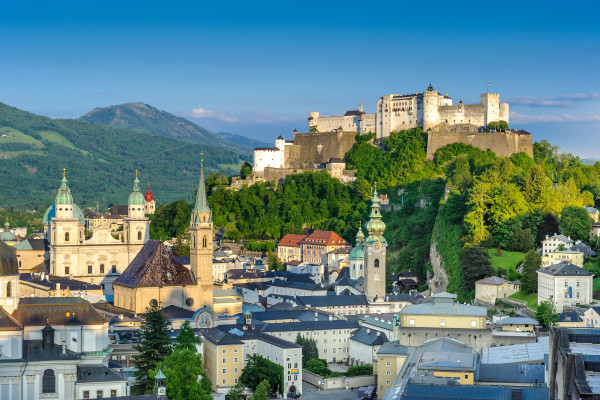 Blick auf die Festung Hohensalzburg und Salzburger Dom