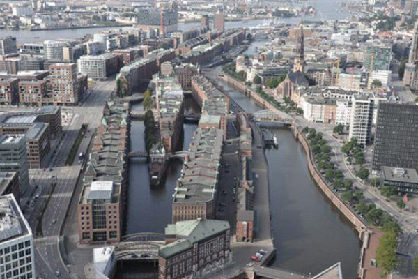Hubschrauber-Rundflug über Hamburg