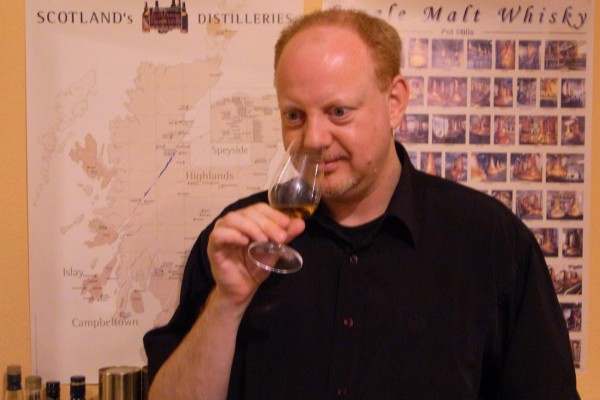 Nosing der verschiedenen Whisky-Aromen