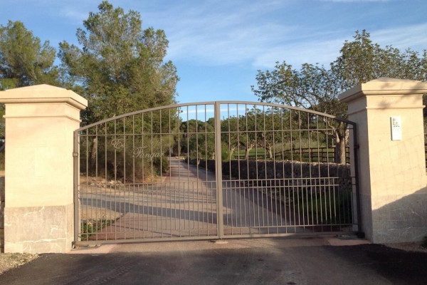 Der Eingang zur Finca und Bodega