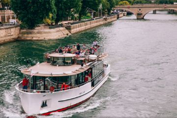VEDETTES DE PARIS : OLD - CROISIERE GUIDÉE