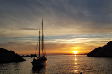 Croisière à la voile sur les îles du Frioul au soleil couchant - RESERVATION OFFICIELLE