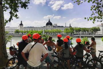 Tour des Lyonnais - 4h (à vélo électrique & à pied)