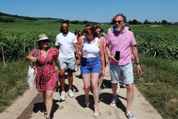 Un groupe de flâneurs sur la boucle champêtre.
