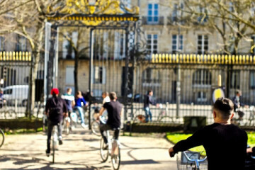 Été à la française : vélo électrique, pétanque & apéro par Monsieur Bacchus