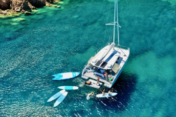Excursion demi-journée en catamaran avec paddle