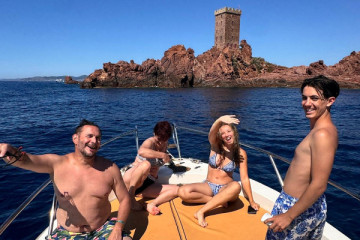 Balade en bateau calanques de l’Estérel – Départ d’Agay à Saint-Raphaël