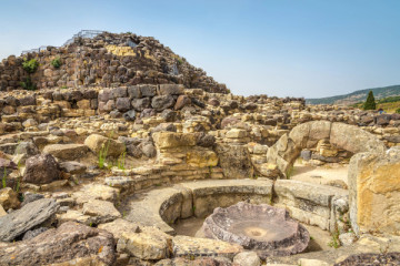 Excursion à Cagliari: site Unesco de Barumini et musée Casa Zapata