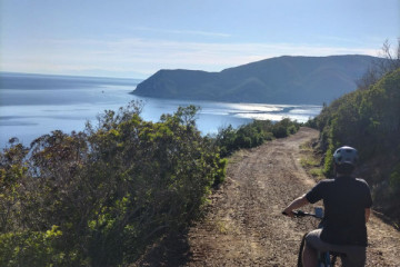 Balade en e-bike en famille sur le Golfe Stella - Lacona