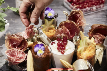 Visite de cave immersive, dégustation et repas planchette