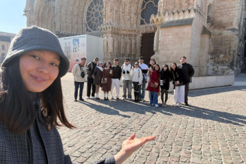 Visite Guidée Privée : Cathédrale Notre-Dame de Reims avec une Guide Conférencière
