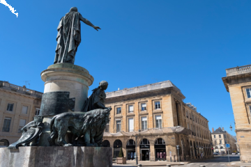 Visite guidée privée : Le Centre-Ville Historique de Reims avec une Guide Conférencière
