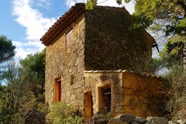 Cabanon Cézanne dans les carrières de Bibémus