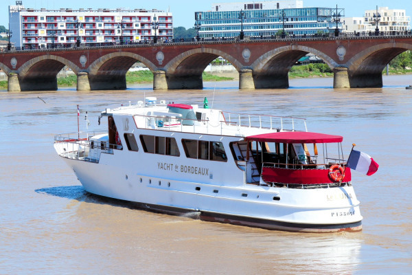 Le Luna : Le seul Yacht d'après-guerre de Bordeaux Le Luna : Le seul Yacht d'après-guerre de Bordeaux