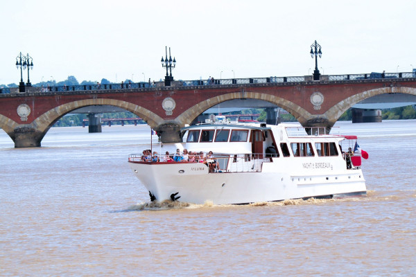 Le Luna : Le seul Yacht d'après-guerre de Bordeaux Le Luna : Le seul Yacht d'après-guerre de Bordeaux