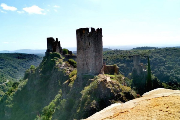 au pied des châteaux 
