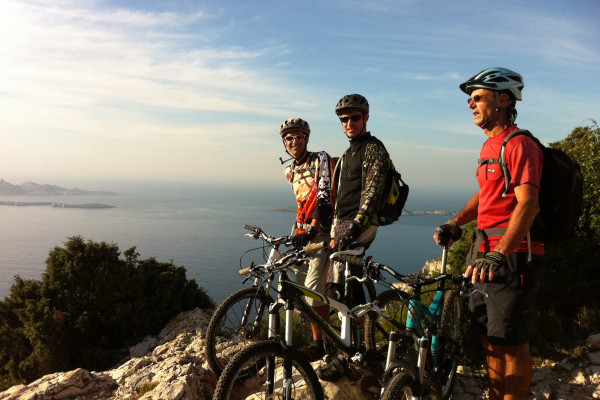 E VTT pour accéder à des points de vue somptueux