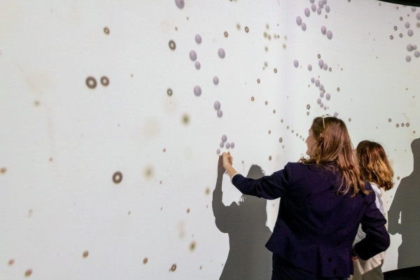 Jouez, bougez, dansez, créez vos propres bulles dans un espaces fabuleux Jouez, bougez, dansez, créez vos propres bulles dans un espaces fabuleux