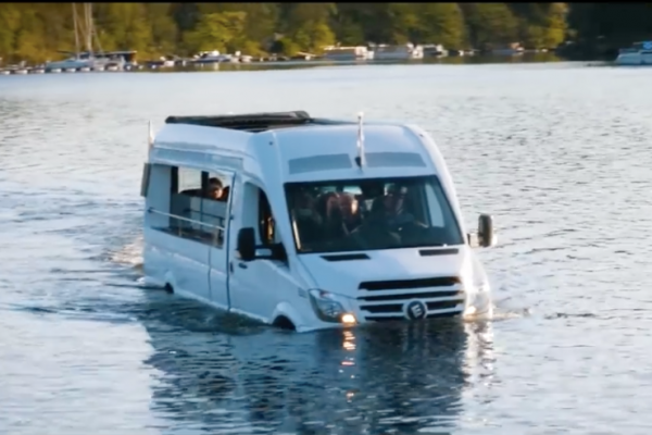 Un minibus hybride 12 Pax