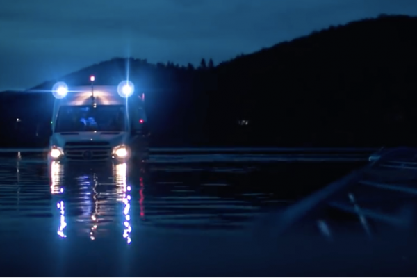 Avec Possibilité de naviguer la nuit!
