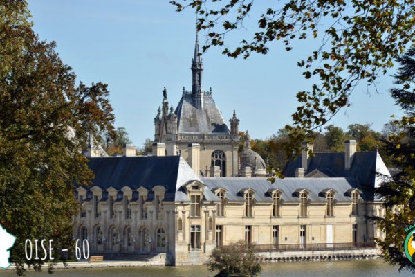 Nous vous emmènerons voir le Chateau par son autre face vu de l'arrière