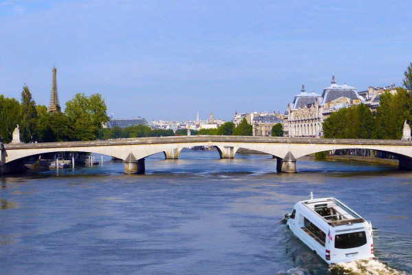 Parisducktour et ses équipes vous amèneront en mode Slow tourisme dans Paris, au plus prés des plus beaux monuments, via sa plus belle avenue, La Seine!