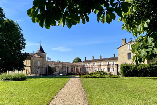 Façade du Château de Portets 