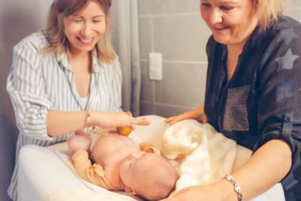 massage-bebe-zen1-bien-naitre-et-grandir-by-celine-84100-orange