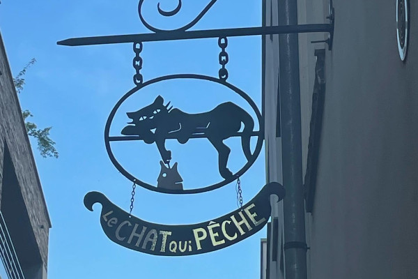 Le Chat qui pêche, juste en face du Chien Marin...