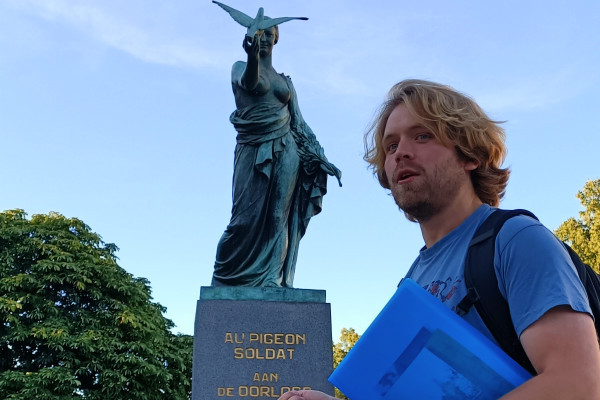 La statue à la gloire du Pigeon Inconnu