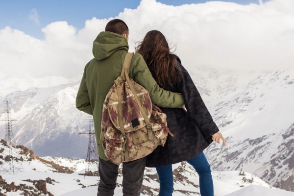 couple en montagne 