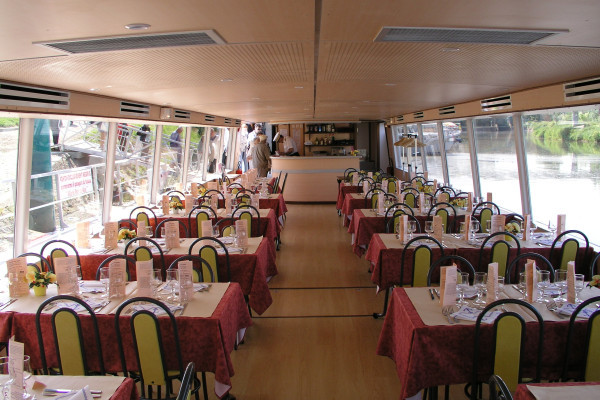 Salle de restaurant climatisée - J.J. Gondal