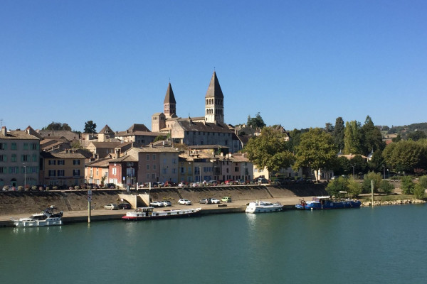 La ville de Tournus et l'abbaye Saint-Philibert - P. Dubuis