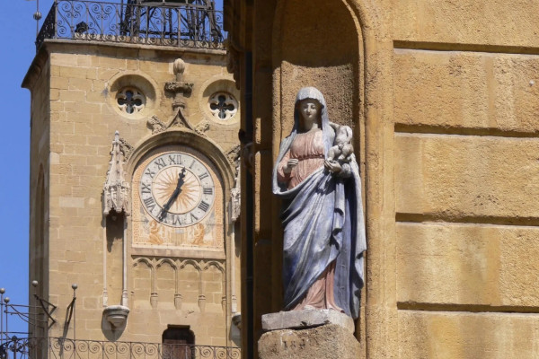 Vierge à l'enfant près de l'hôtel de ville d'Aix-en-Provence
