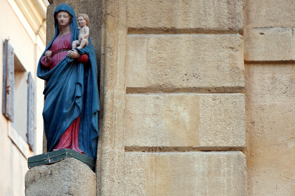 Détails oratoire vierge à l'enfant