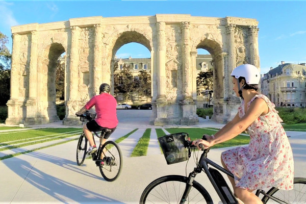 E-bike tour à Reims - A vélo devant la Porte de Mars