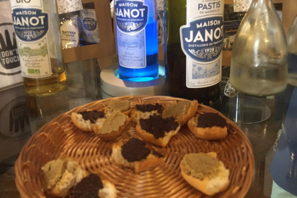 Le pastis et la tapenade