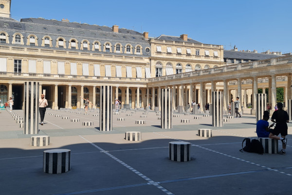 Les colonnes de Buren - Galerie de la Cour d'Honneur