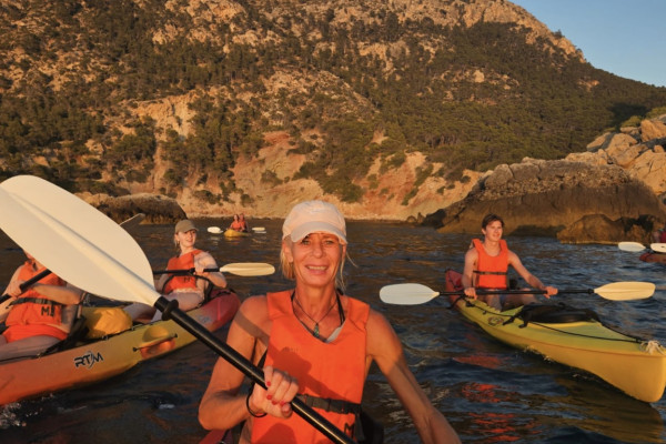 Retour tranquille vers le port de Sant Elm au crépuscule