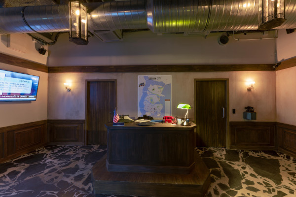Le commissariat de police dans l'escape game The Riddler