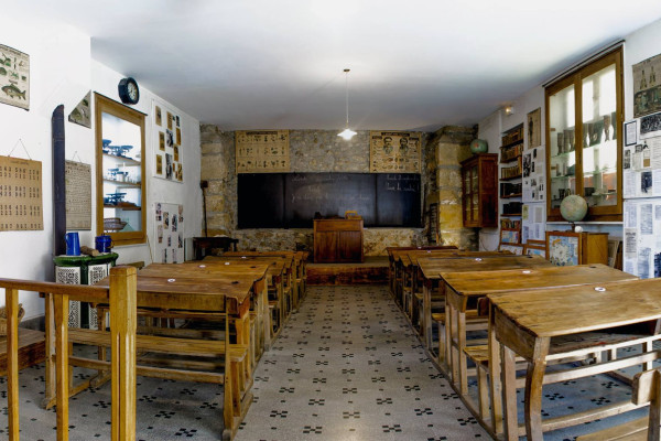 École 1900 avec sa salle de classe d'époque