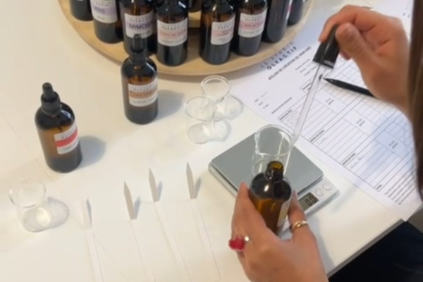 Vous pourrez assembler votre parfum.