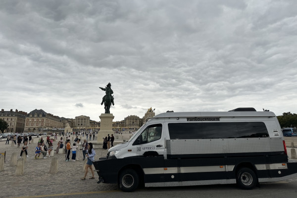 Embarquement et / ou débarquement devant le Chateau de Versailles