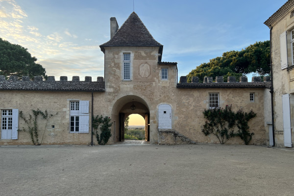 Dans la cour du Château d'Yquem