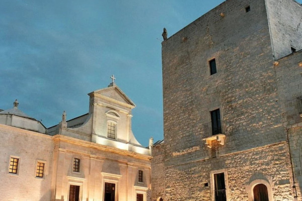 Authentic Routes: Locorotondo, Cisternino & Ostuni avec Prise en Charge à Polignano