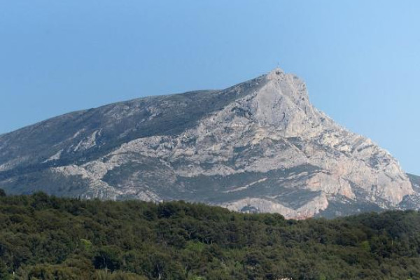 La Montagne Sainte Victoire * Aix en Provence