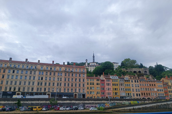 Le vieux Lyon et la tour métallique